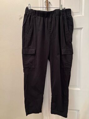 Women’s Gap Black Twill Cargo Pants - Elastic Waist Pants
Size M